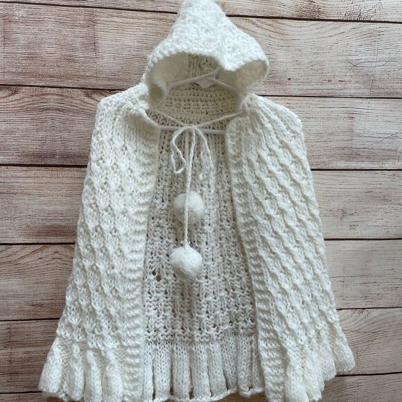 VINTAGE HAND CROCHETED HOODED CAPE IN WHITE - Picture 2 of 4